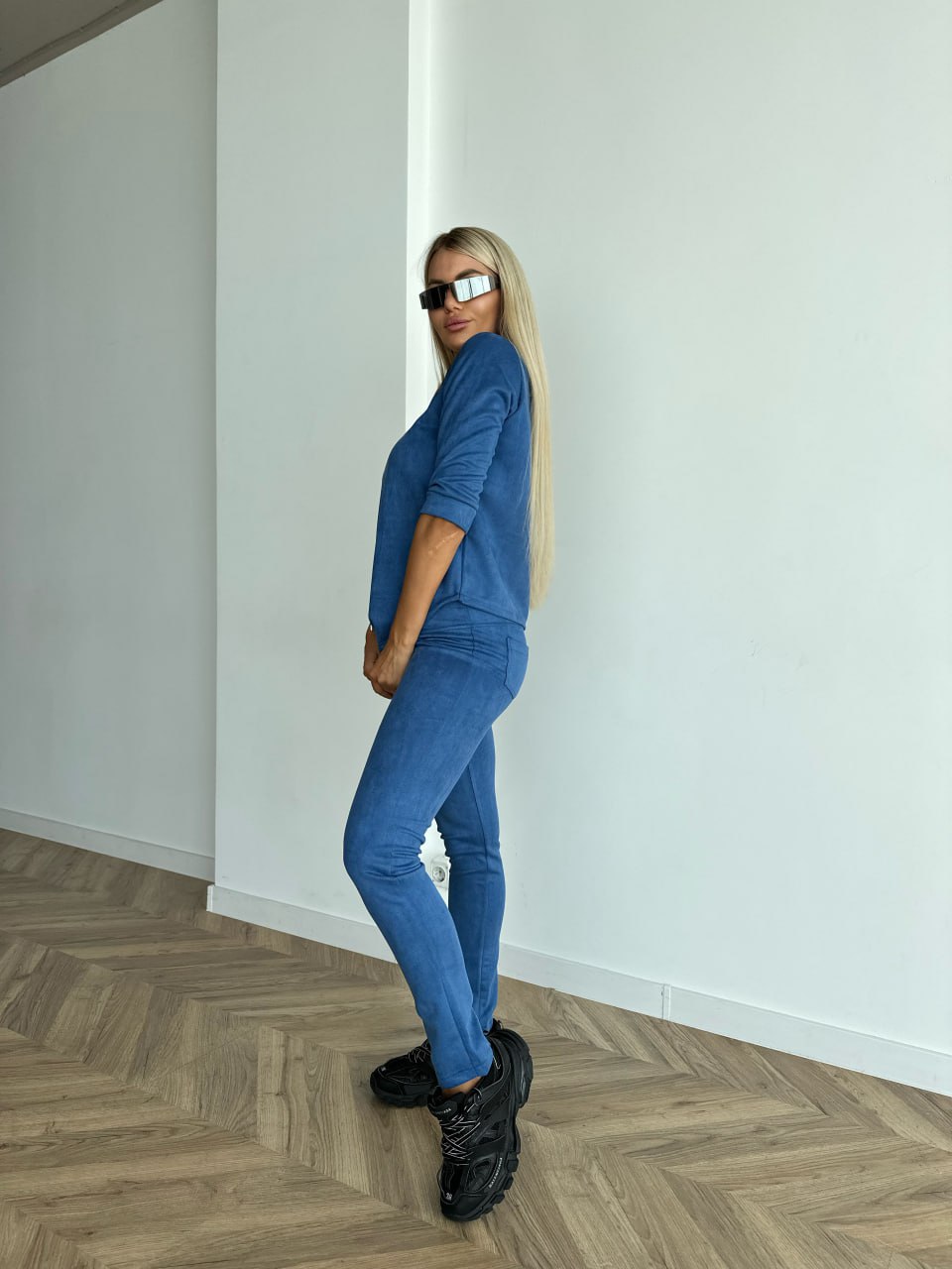 Жіночий прогулянковий костюм джинсового кольору 26814