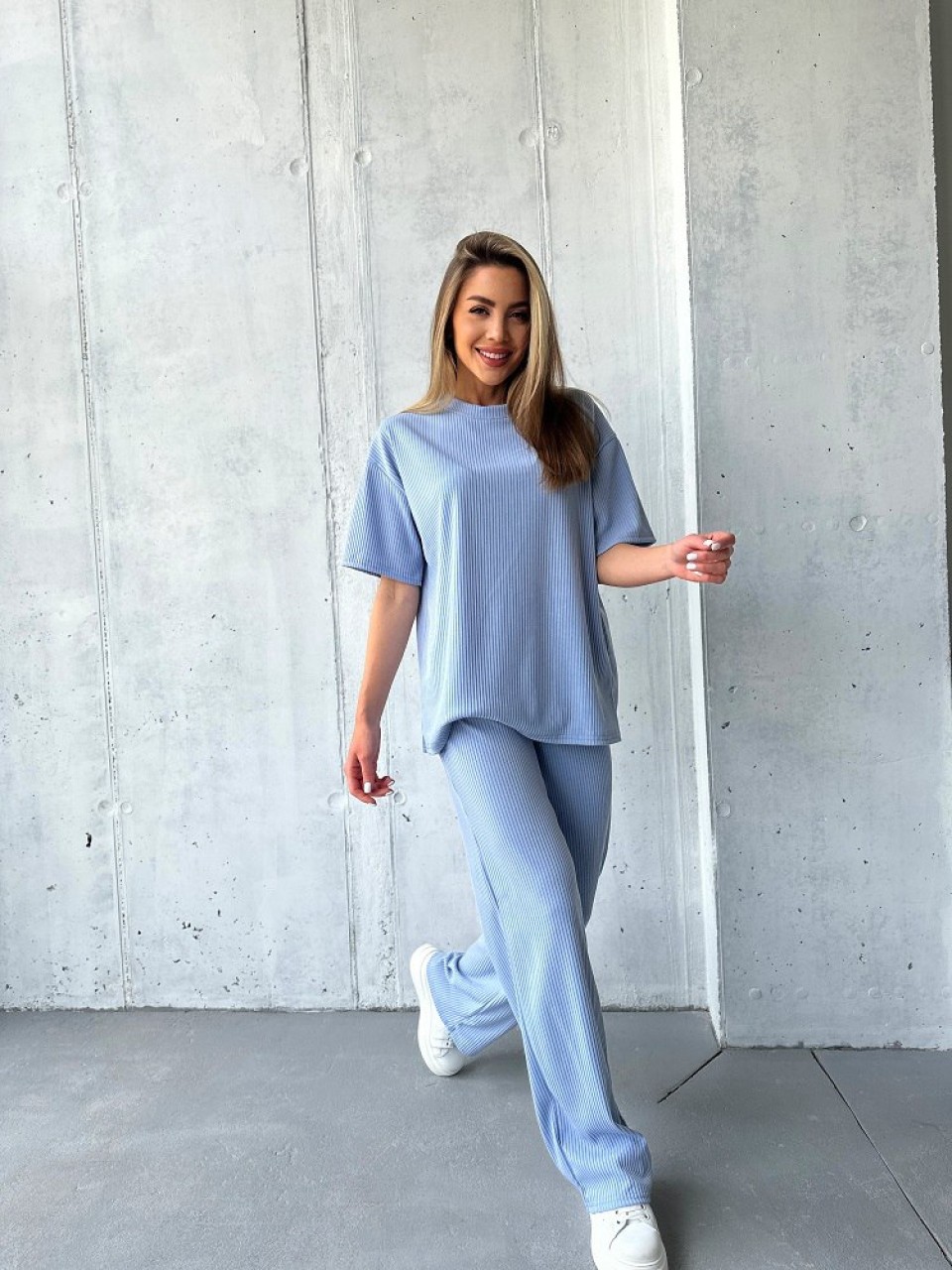 Жіночий прогулянковий костюм блакитного кольору 33000