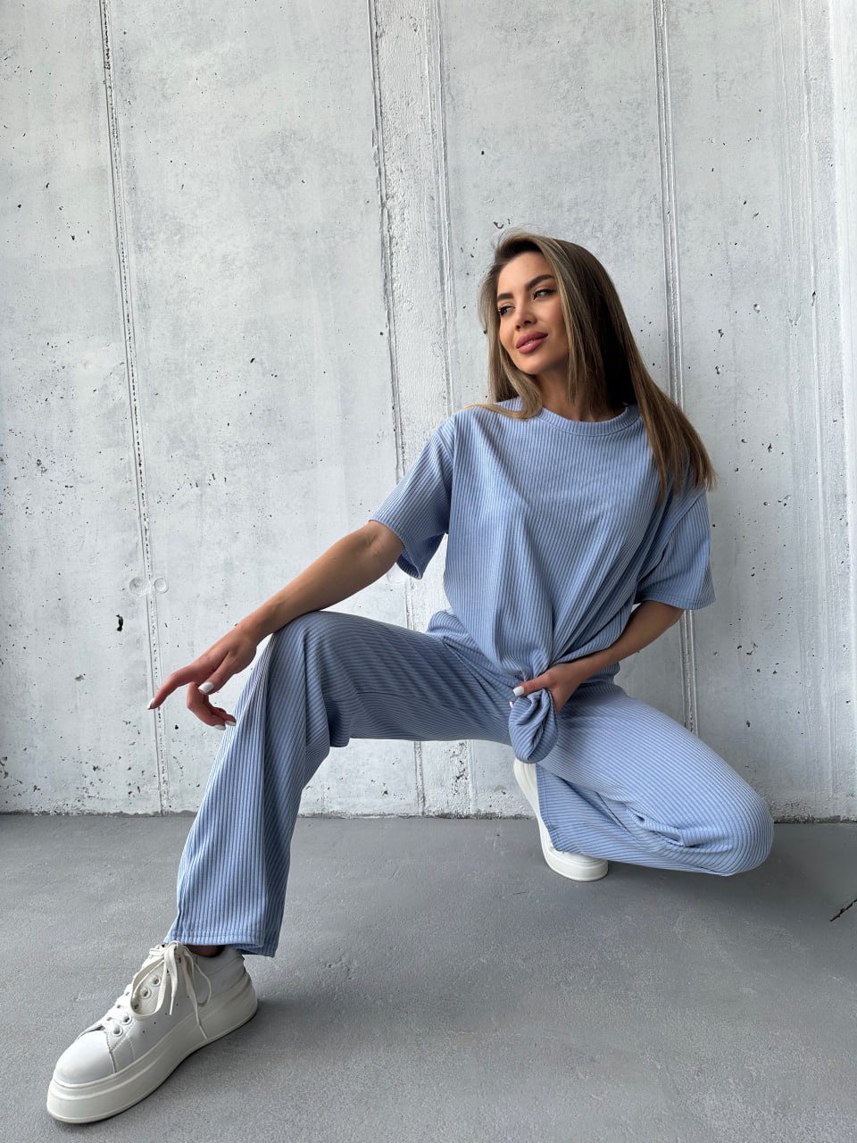 Жіночий прогулянковий костюм блакитного кольору 33000