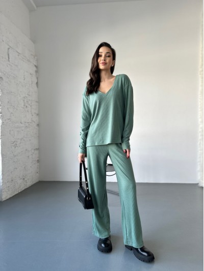 Жіночий прогулянковий костюм з трикотажу в рубчик фiсташкового кольору 31199