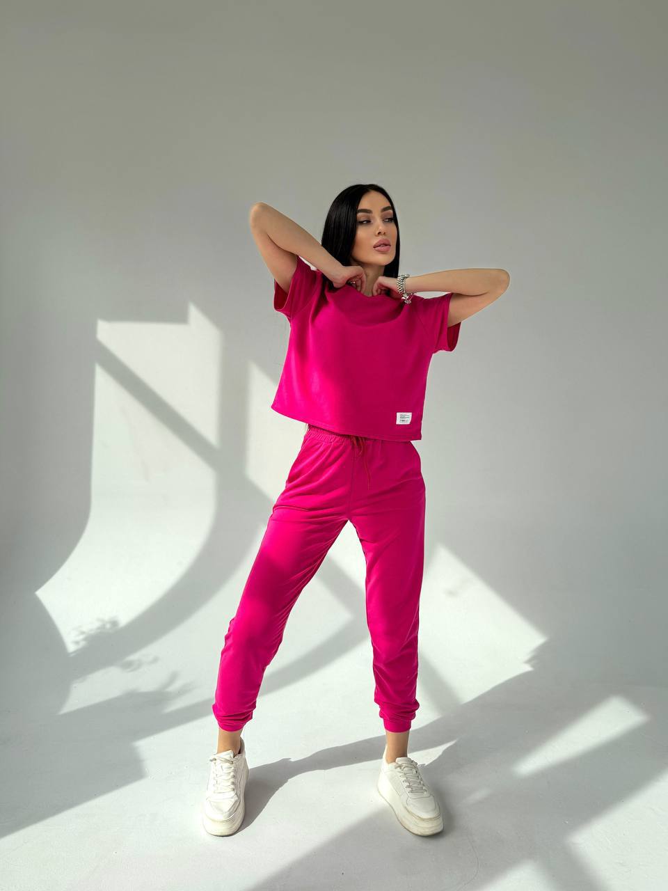 Жіночий костюм прогулянковий малинового кольору 31645