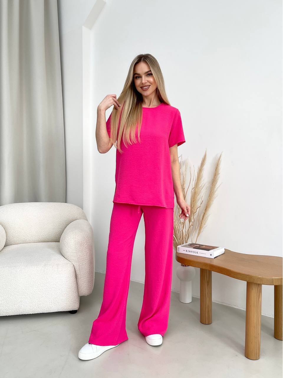 Женский прогулочный костюм малинового цвета 32028