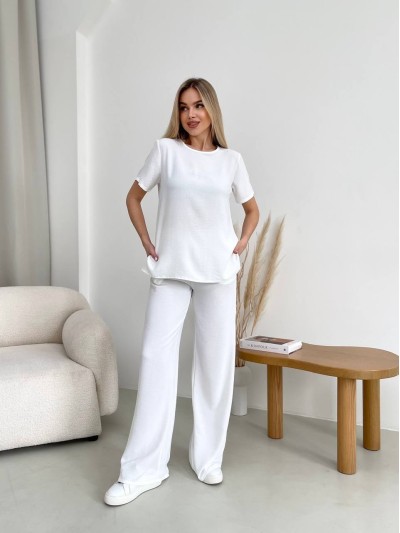 Женский прогулочный костюм молочного цвета 32024