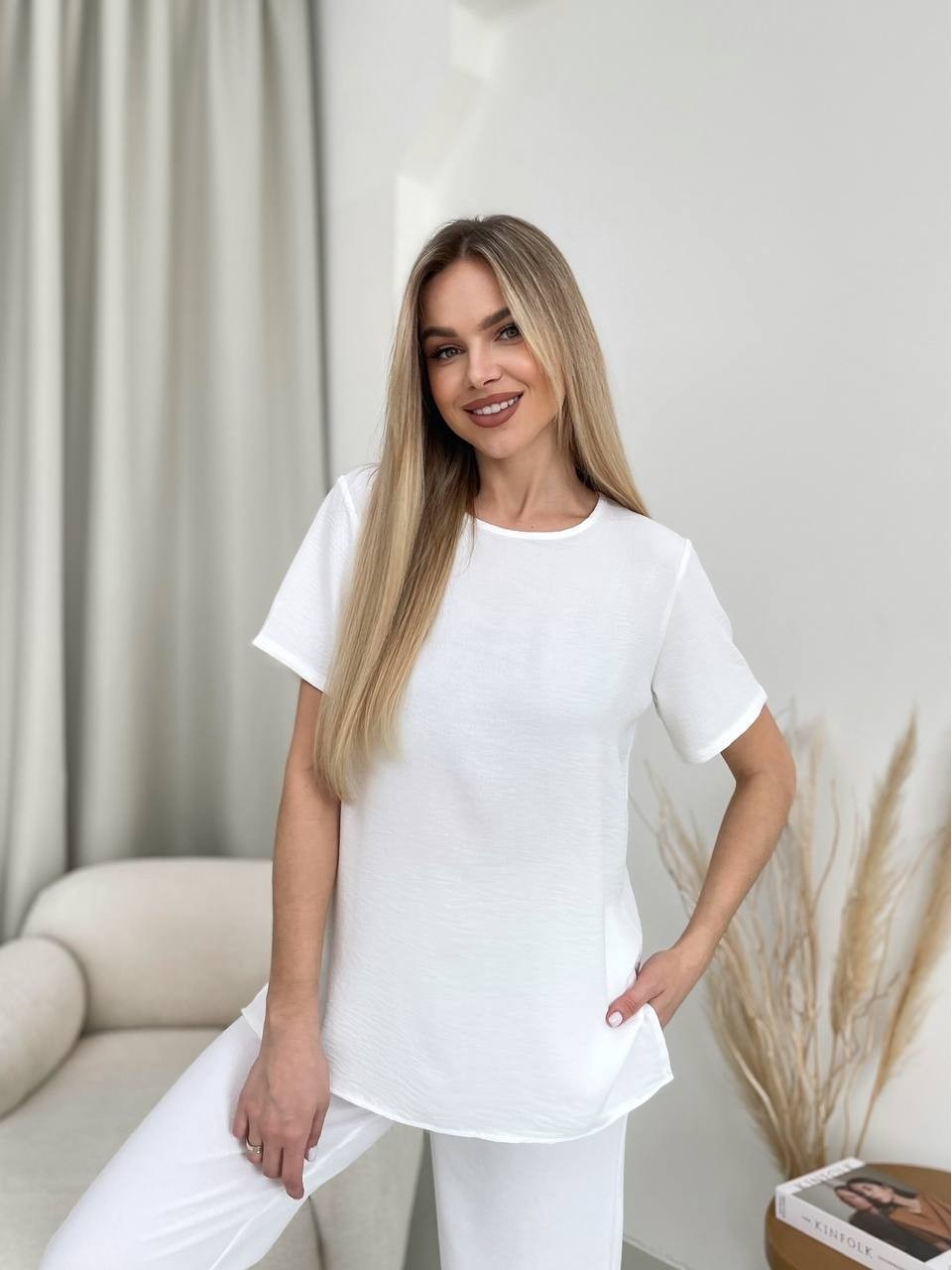 Женский прогулочный костюм молочного цвета 32024