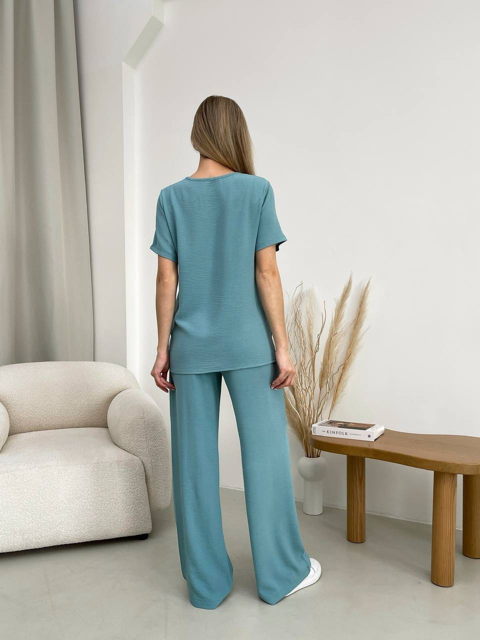 Женский прогулочный костюм оливкового цвета 32039