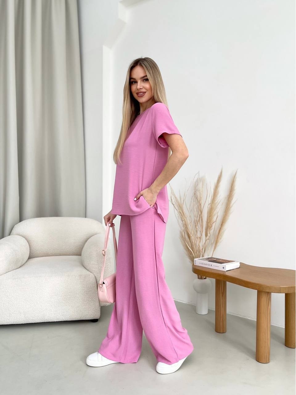 Женский прогулочный костюм розового цвета 32033