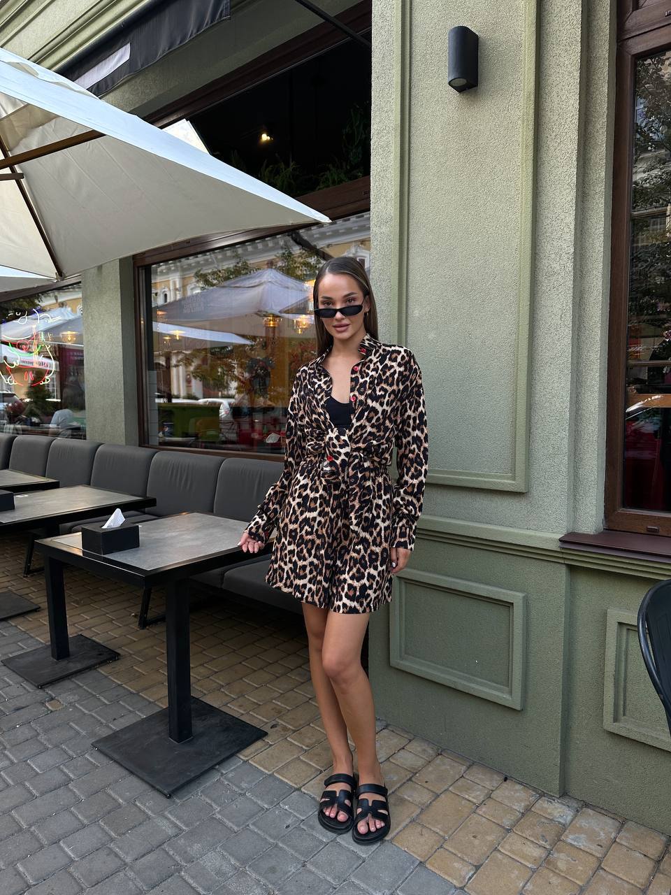 Жіночий костюм з шортами леопард коричневого кольору 32939