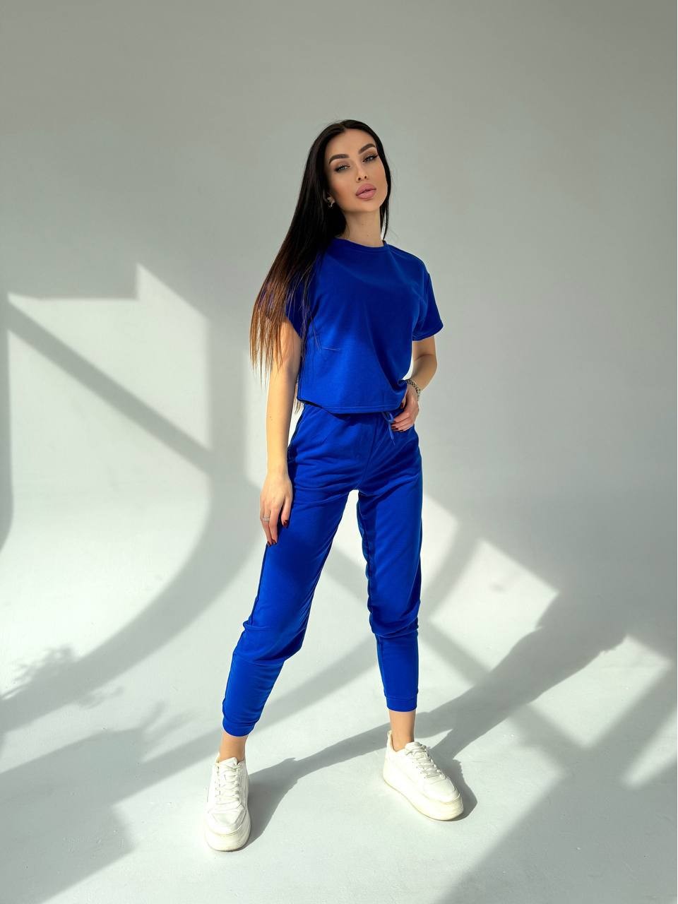 Жіночий костюм прогулянковий синього кольору 31646