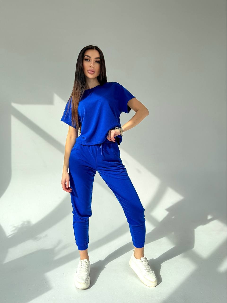 Жіночий костюм прогулянковий синього кольору 31646