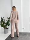 Женский прогулочный костюм свободного кроя бежевого цвета 29211