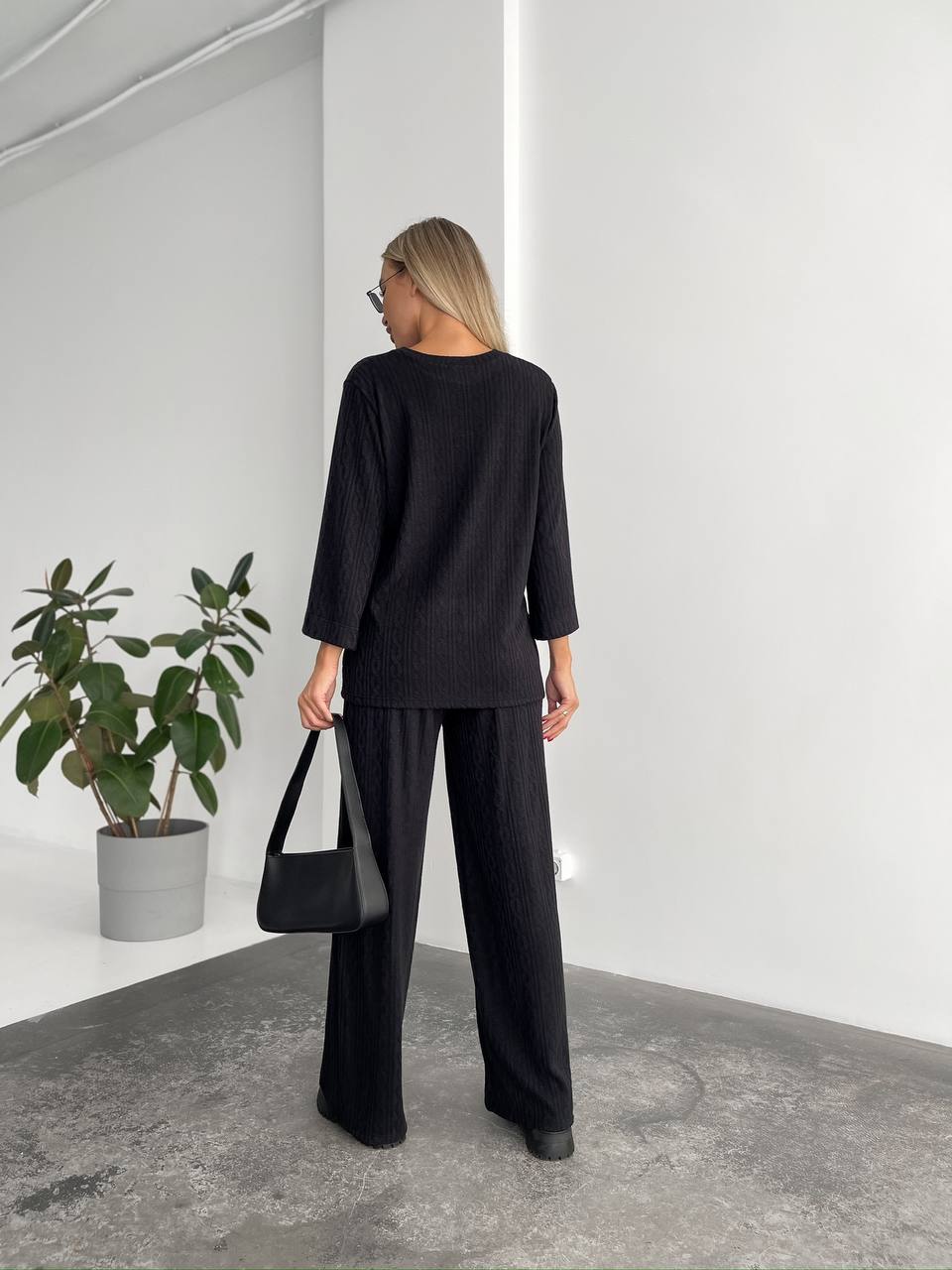 Женский прогулочный костюм свободного кроя черного цвета 29210