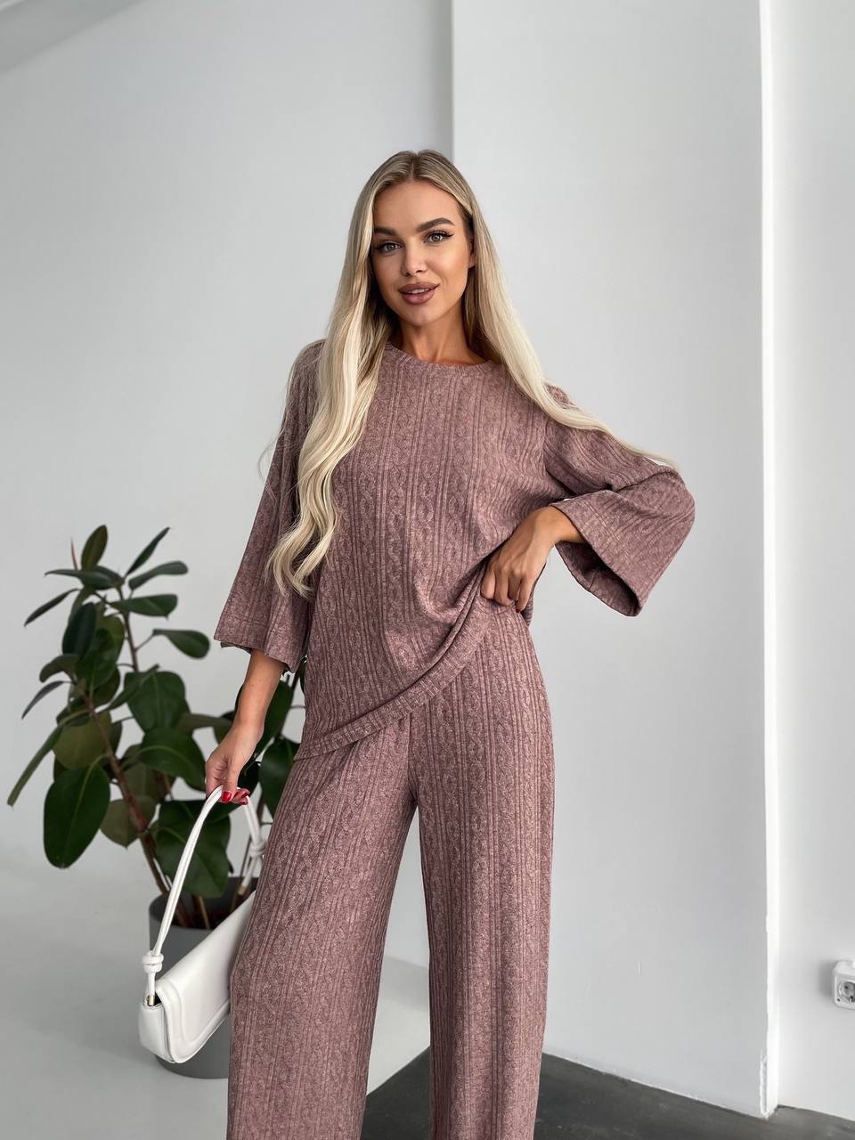 Женский прогулочный костюм свободного кроя кофейного цвета 29208