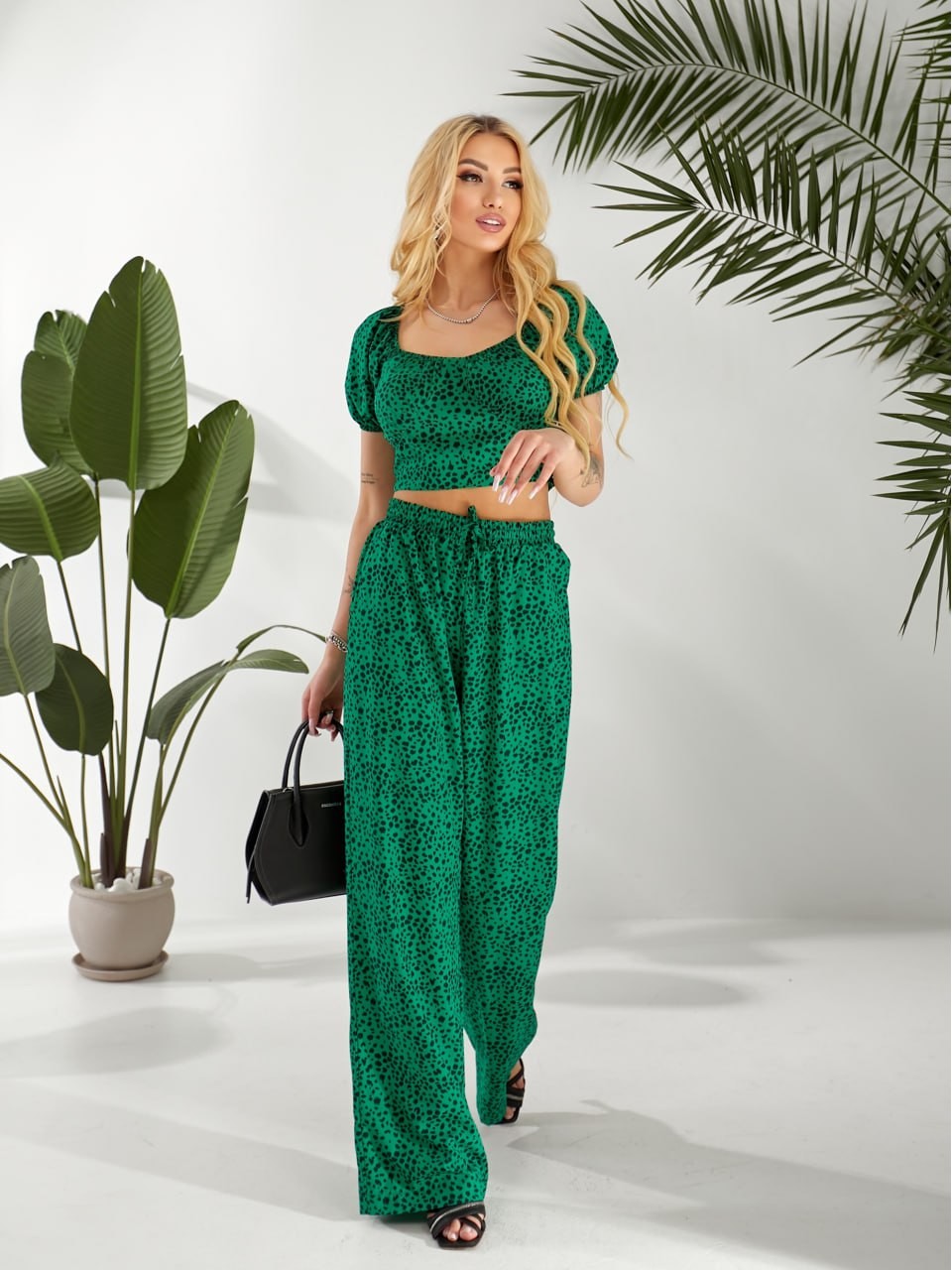 Жіночий прогулянковий костюм (топ+штани) зеленого кольору 32455