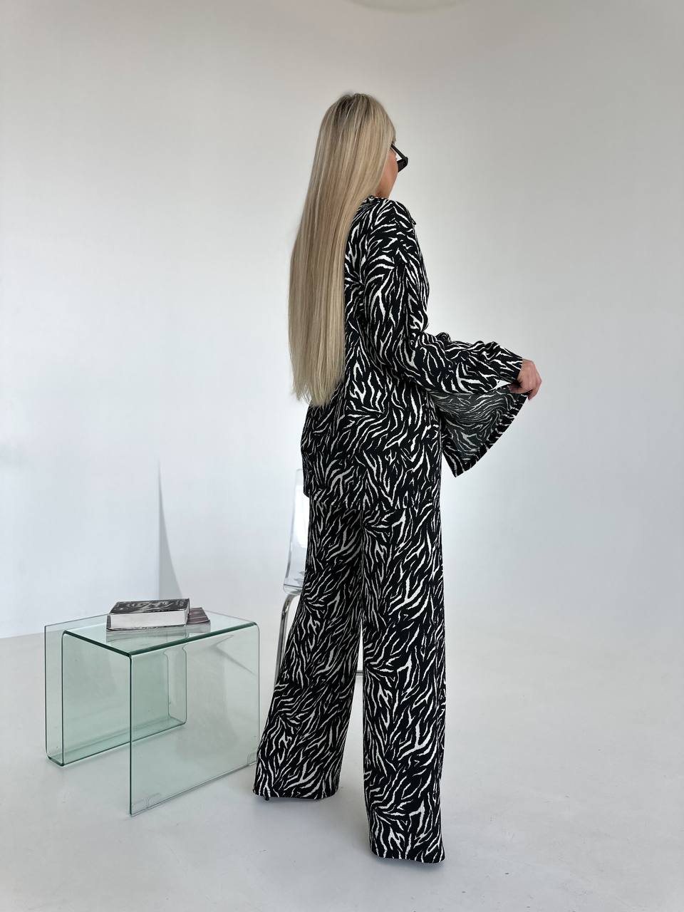 Жіночий прогулянковий костюм кольору чорної зебри 27391