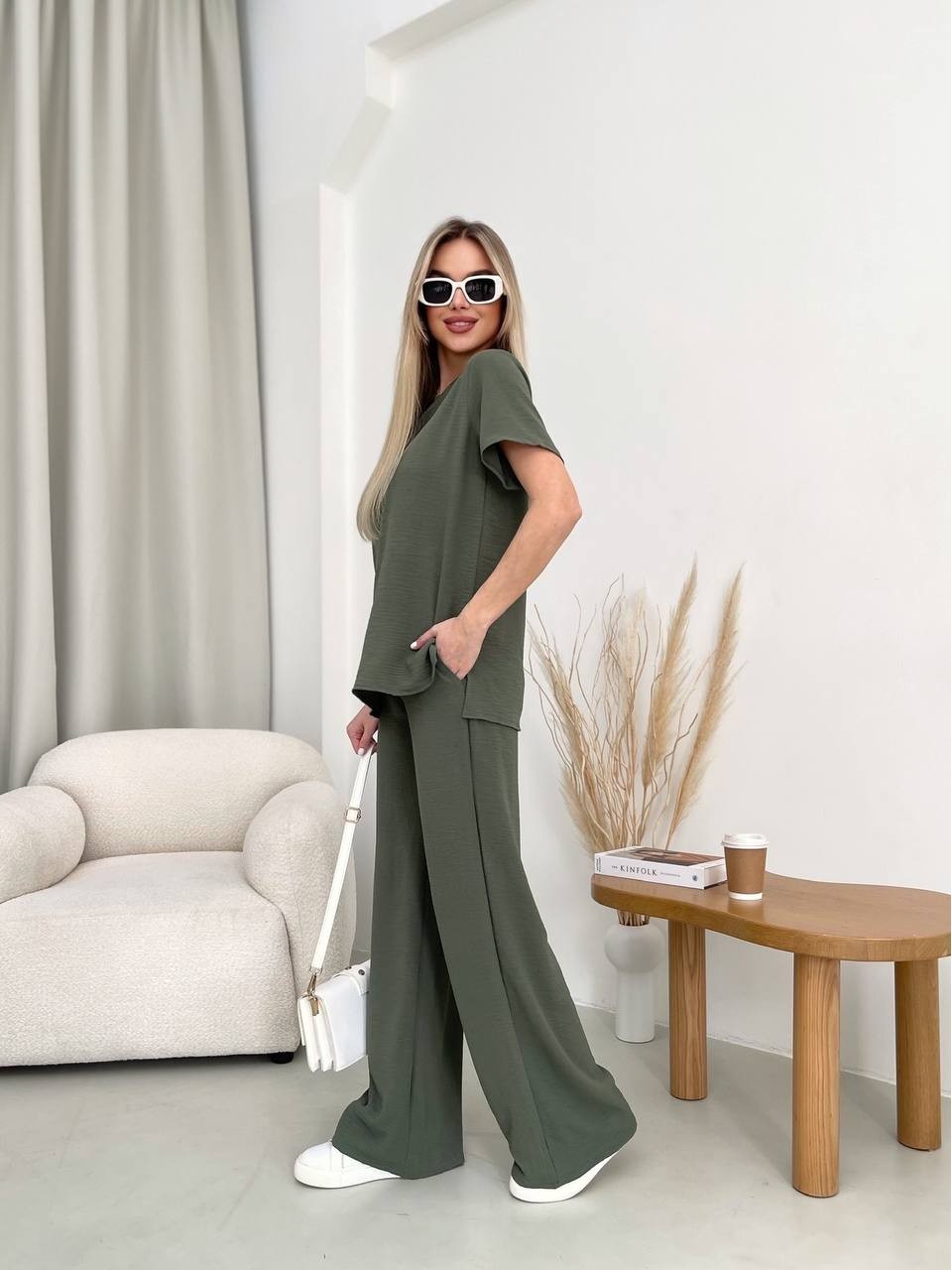 Женский прогулочный костюм цвета хаки 32026