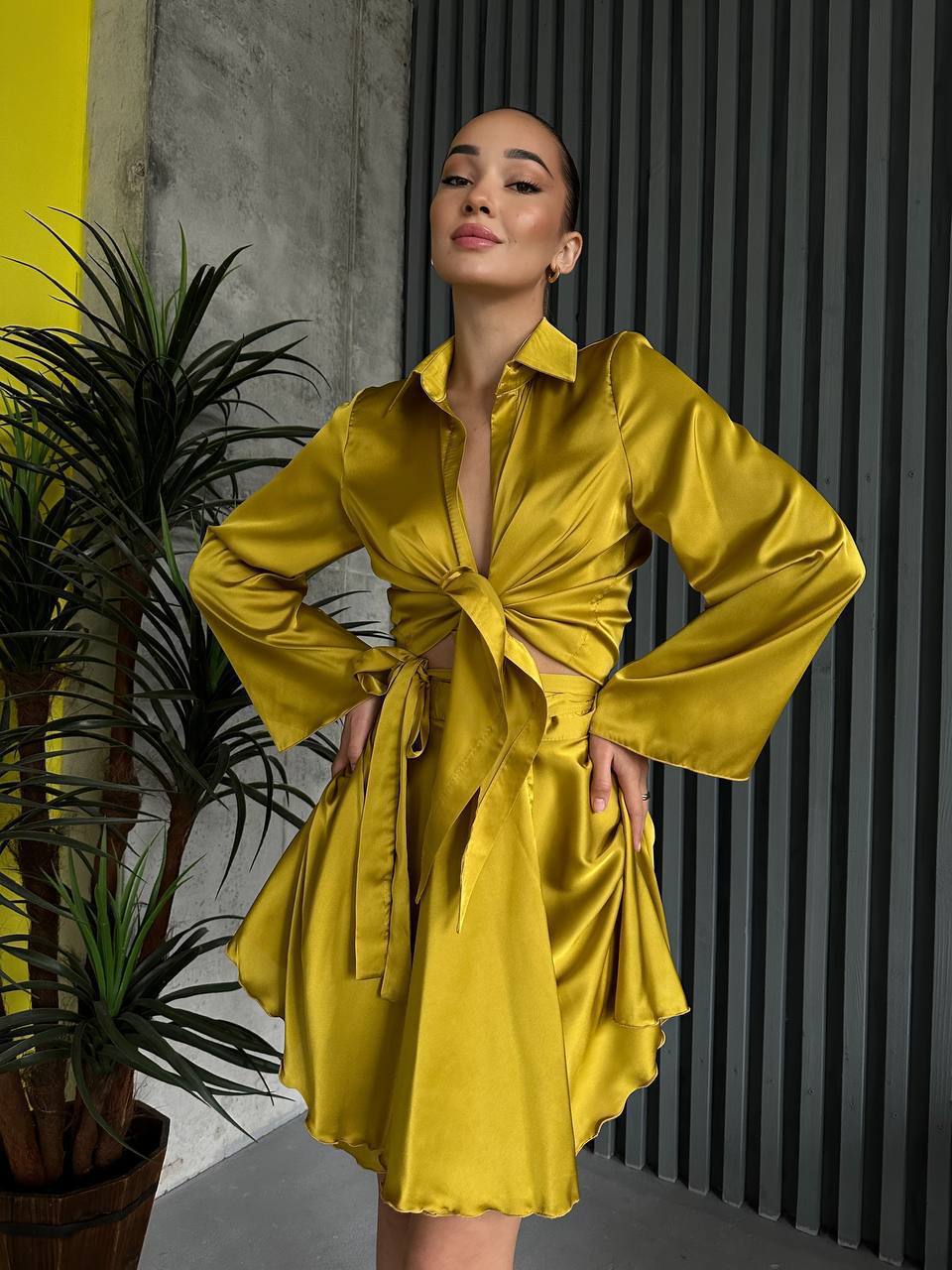 Женский шелковый костюм юбка на запах+рубашка желтого цвета 32933