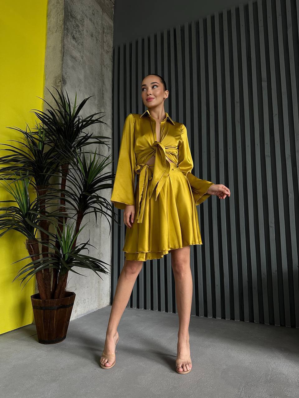 Женский шелковый костюм юбка на запах+рубашка желтого цвета 32933