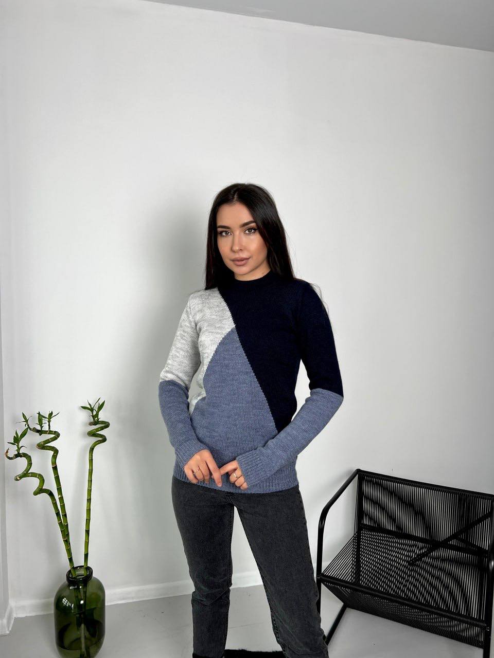 Женский шерстяной свитер синего цвета 30173