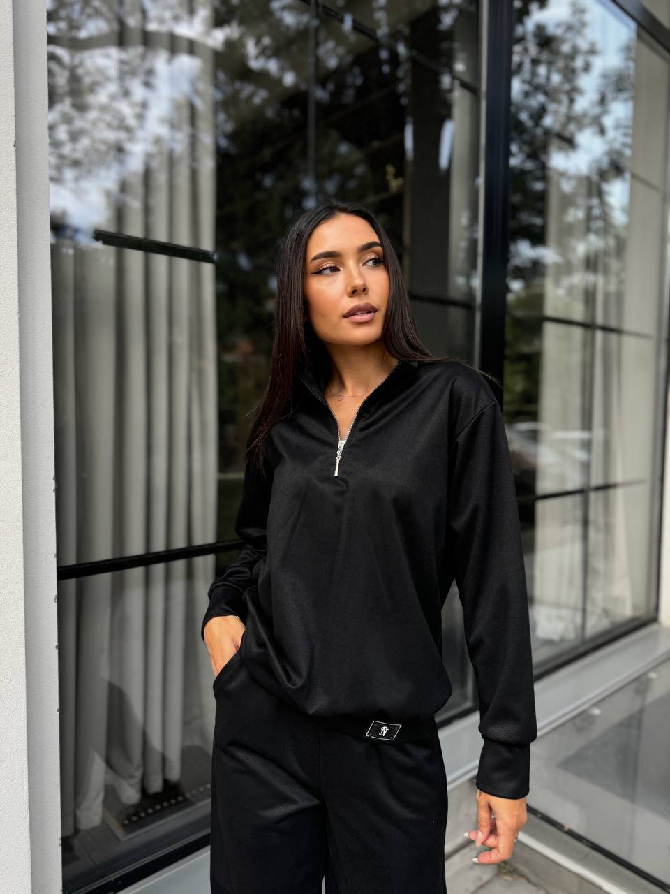 Женский спортивный костюм из трикотажа черного цвета 29186