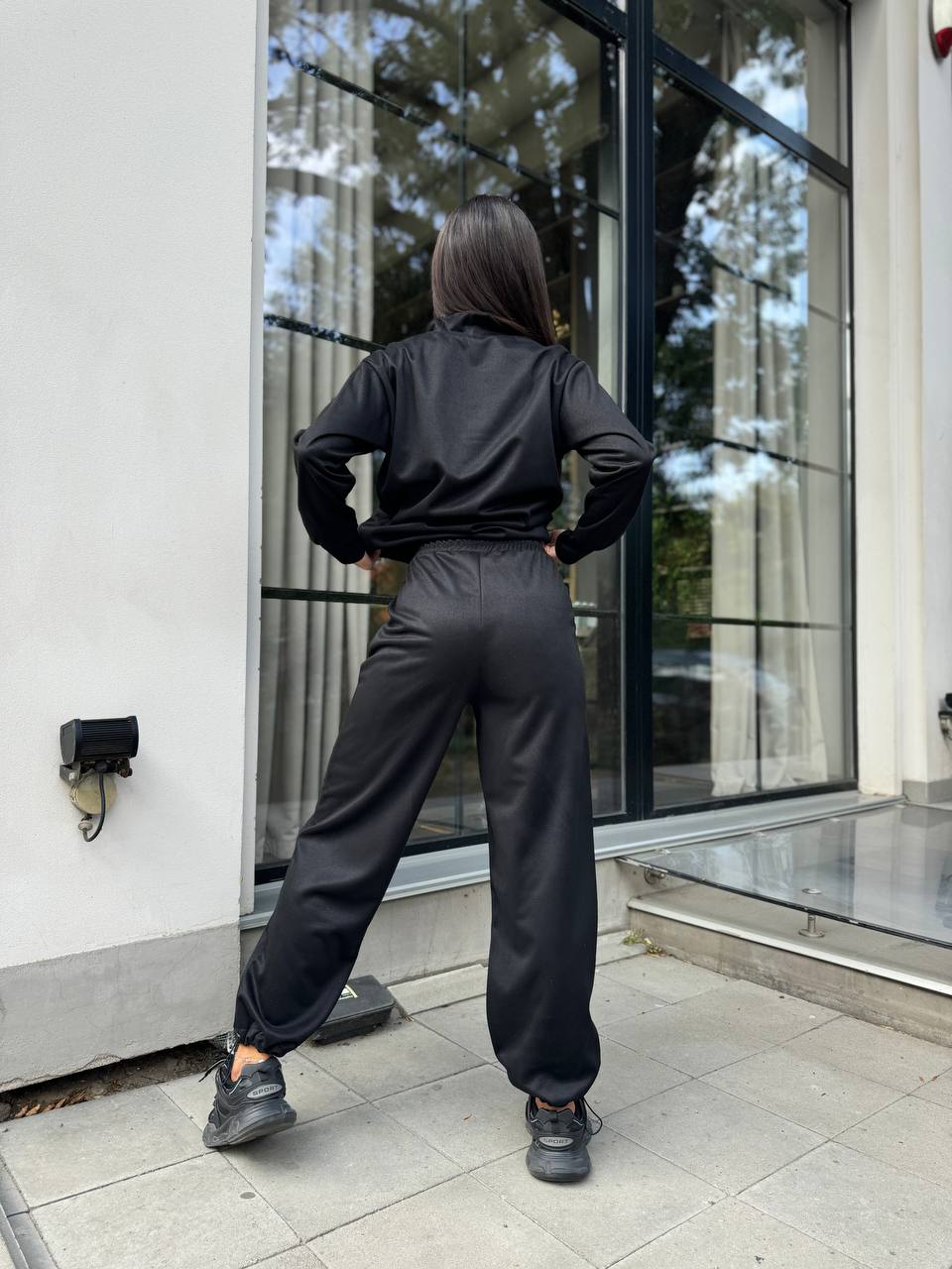 Женский спортивный костюм из трикотажа черного цвета 29186