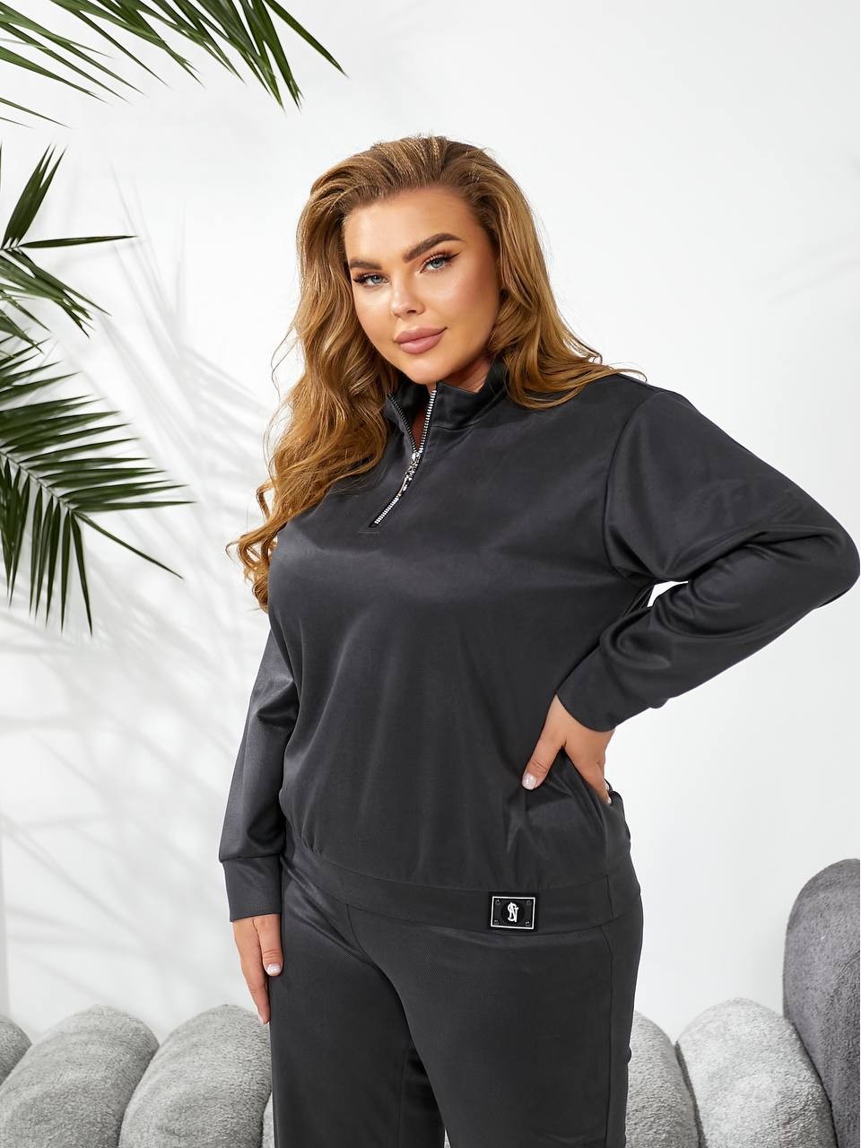 Женский спортивный костюм из трикотажа графитового цвета 29176