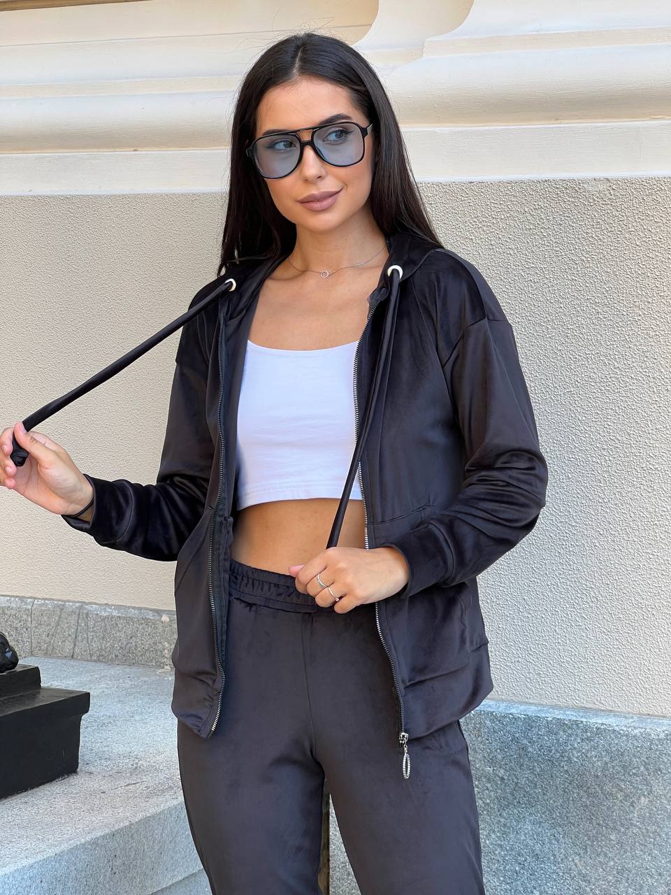 Жіночий спортивний костюм на блискавці чорного кольору 25251