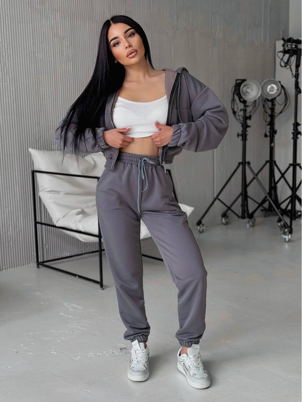 Жіночий спортивний костюм на змійці графiтового кольору 32697