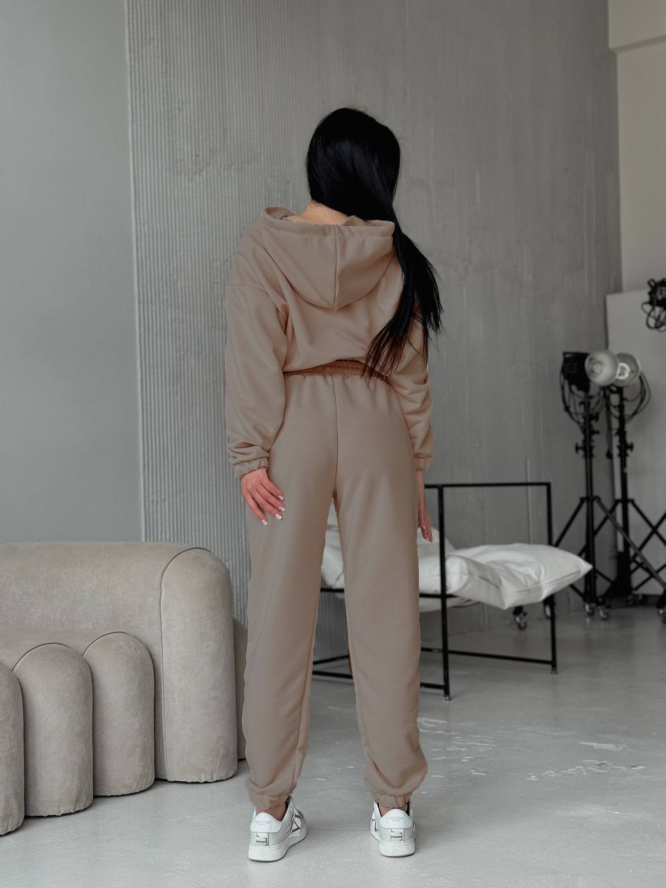 Жіночий спортивний костюм на змійці коричневого кольору 32696