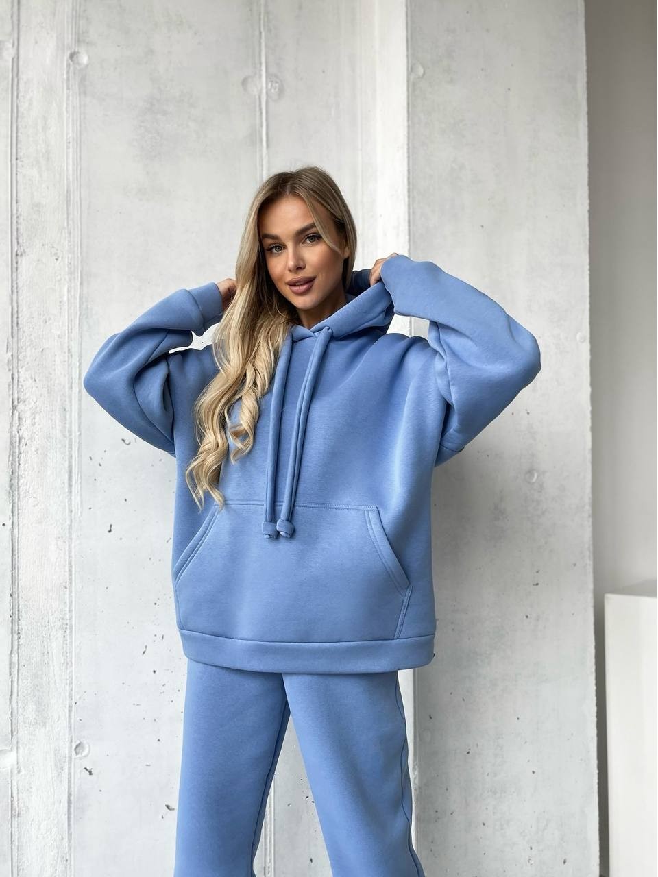 Жіночий спортивний костюм з капюшоном блакитного кольору 29759