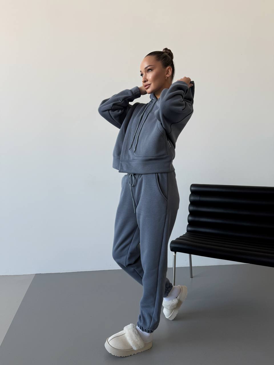 Жіночий спортивний костюм на флісі сірого кольору 30107