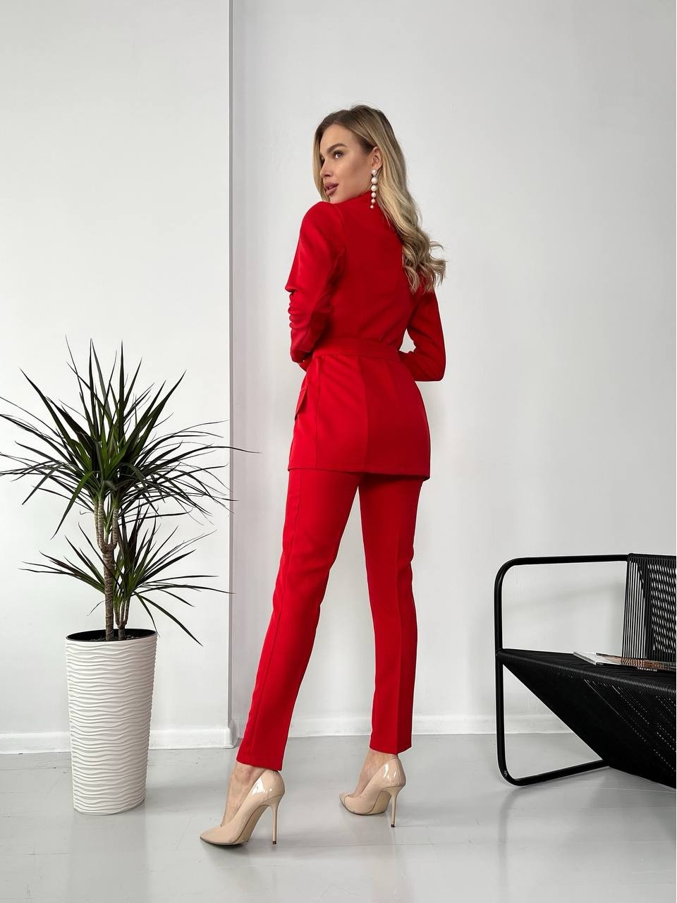 Жіночий стильний костюм-трійка червоного кольору 25773