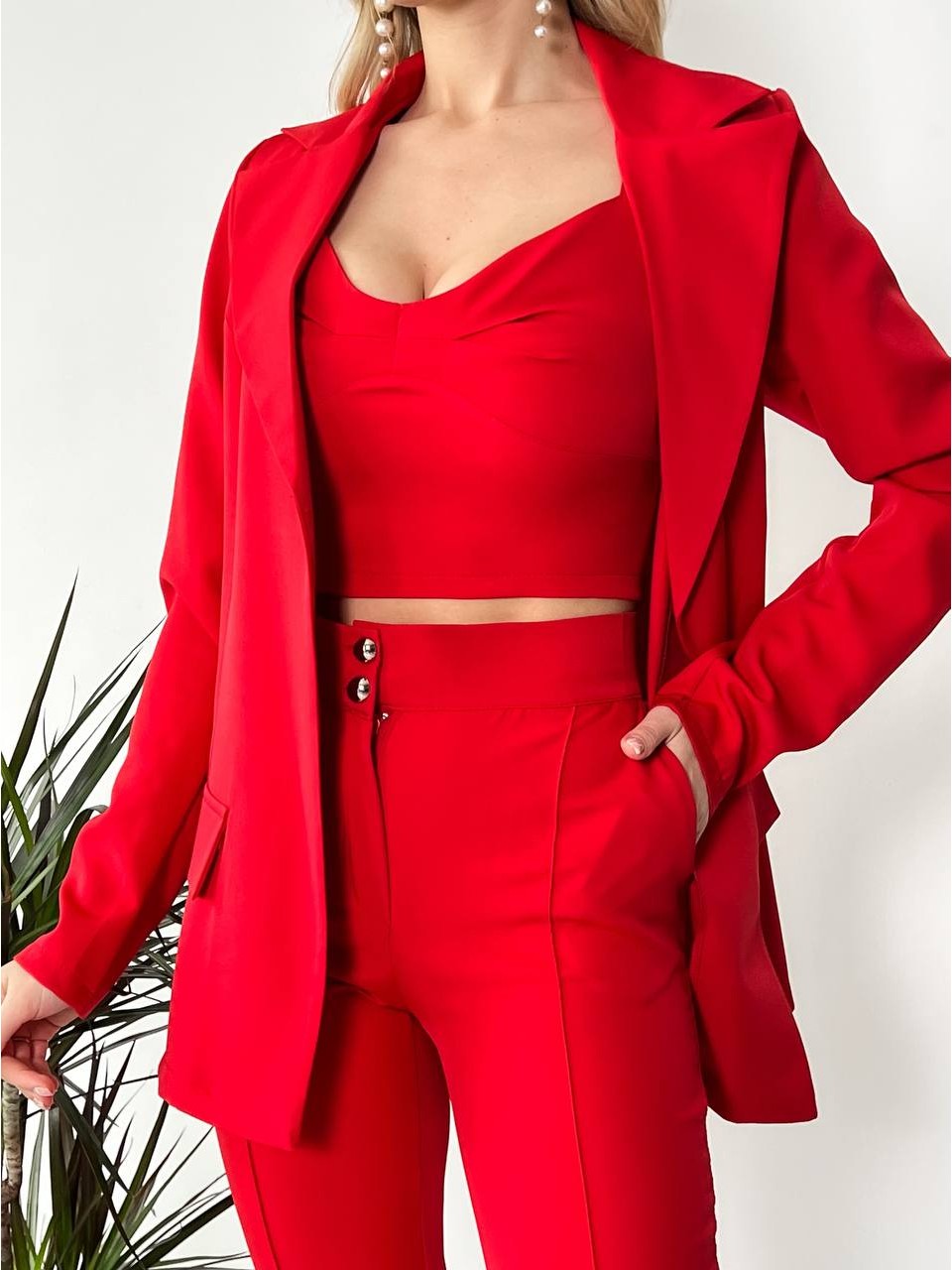 Жіночий стильний костюм-трійка червоного кольору 25773
