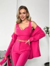 Жіночий стильний костюм-трійка малинового кольору 25779