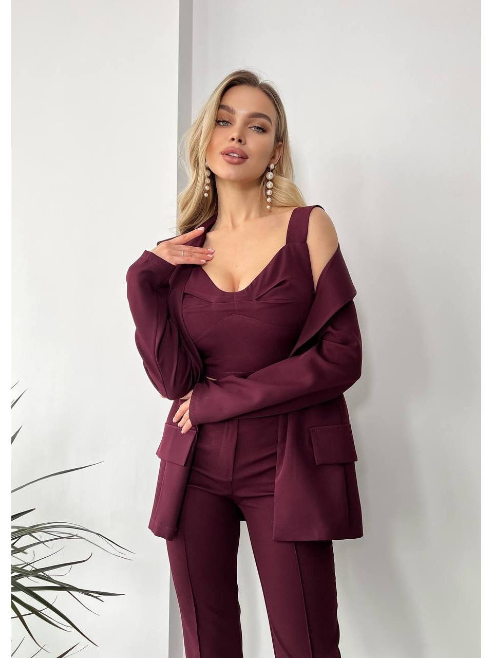 Женский стильный костюм-тройка цвета марсала 25781