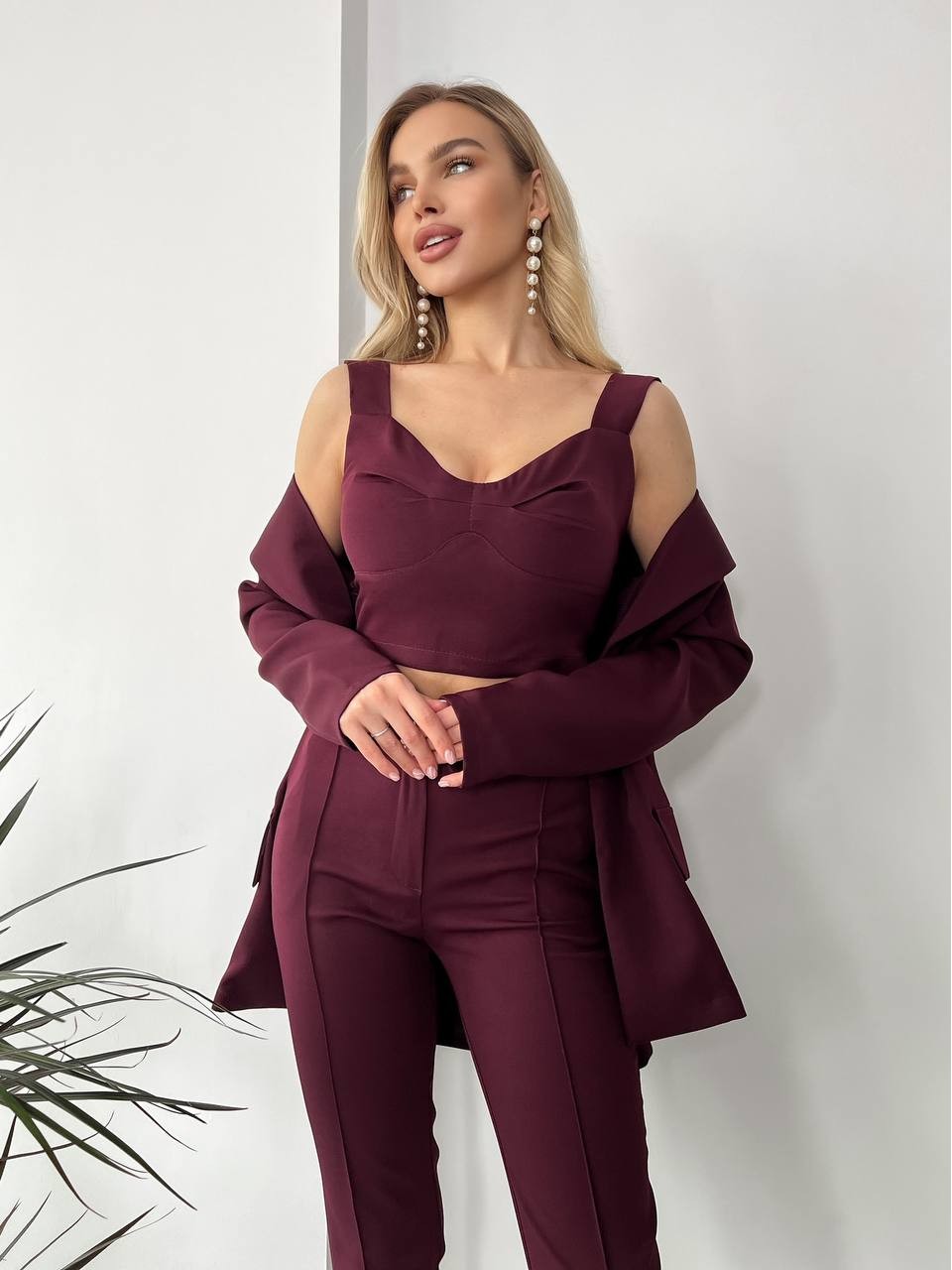 Женский стильный костюм-тройка цвета марсала 25781