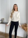 Жіночий светр на затяжках молочного кольору 29548