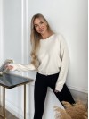 Жіночий светр на затяжках молочного кольору 29548