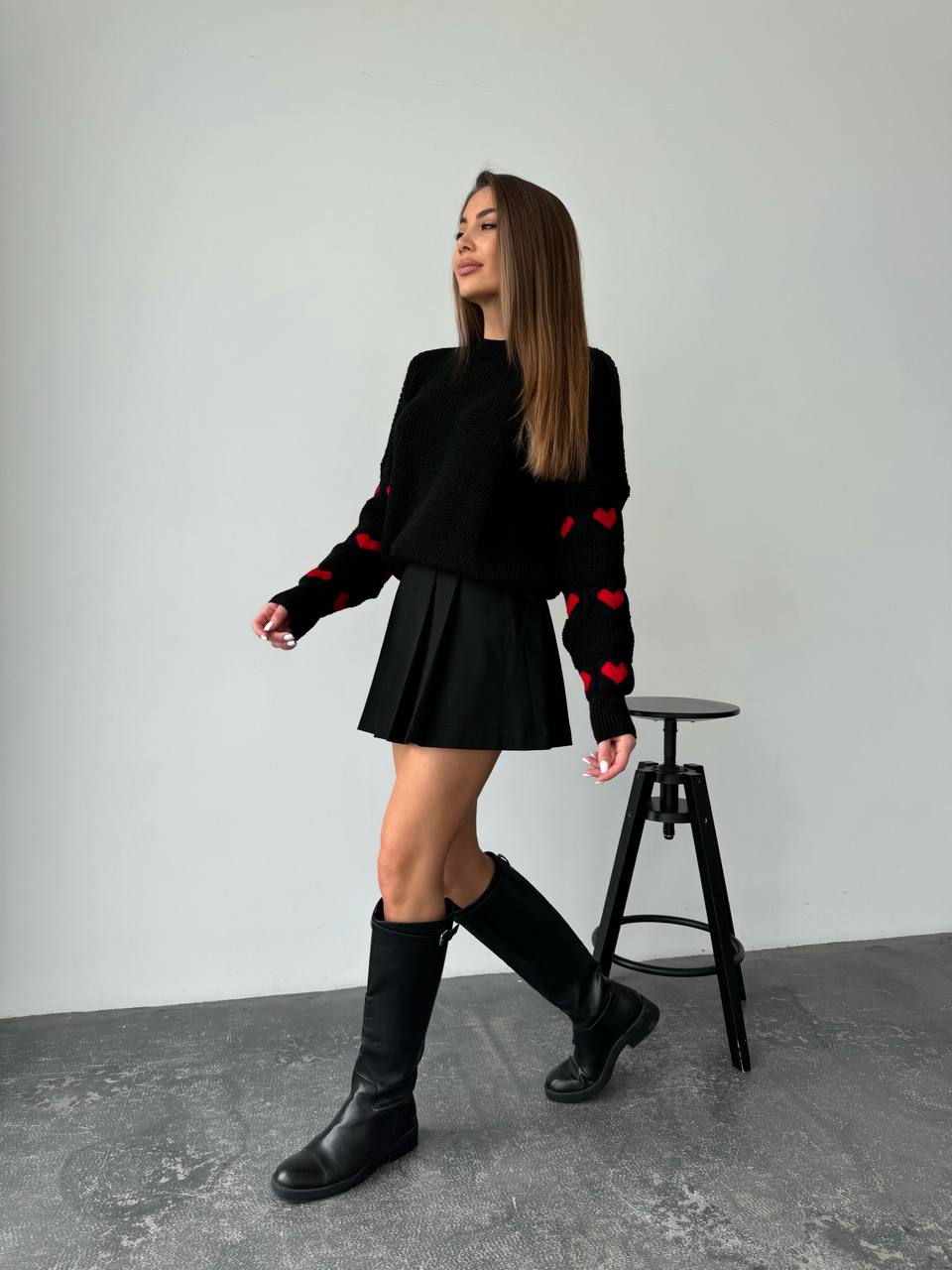 Женский свитер оверсайз черного цвета 26920