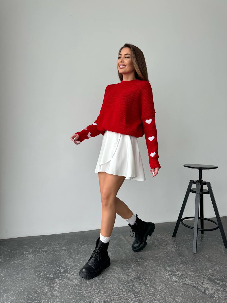 Жіночий светр оверсайз червоного кольору 26921 АО