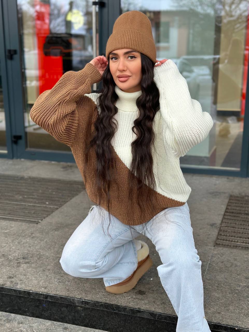 Сукня міні з дрібної в'язки кавового кольору 30293