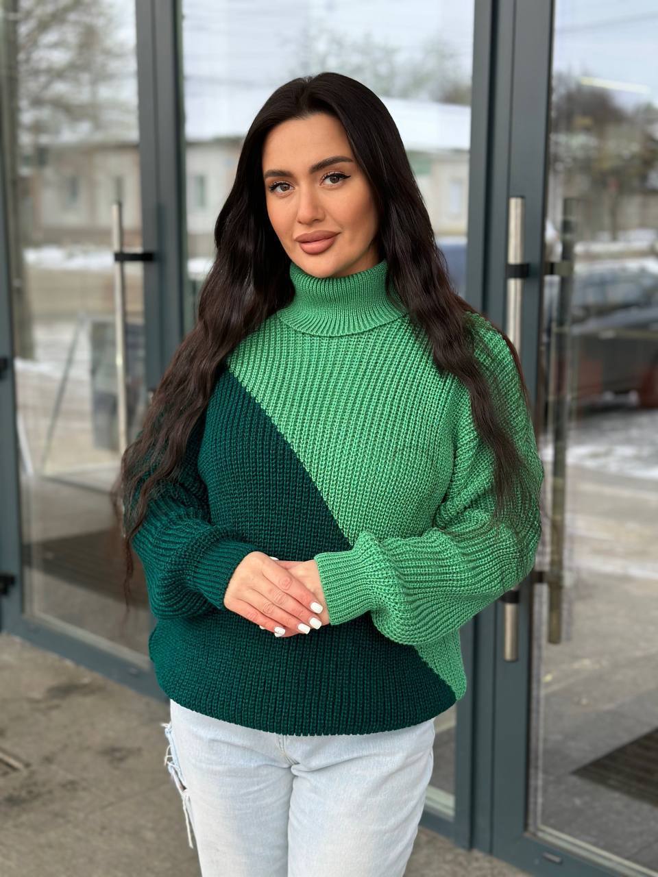 Жіночий светр із горловиною зеленого кольору 30291