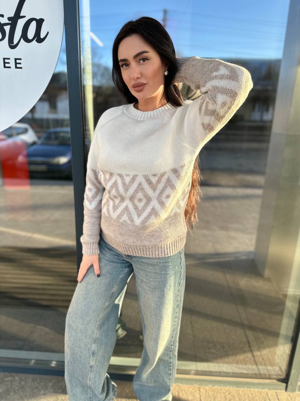 Жіночий светр із малюнком молочного кольору 30457