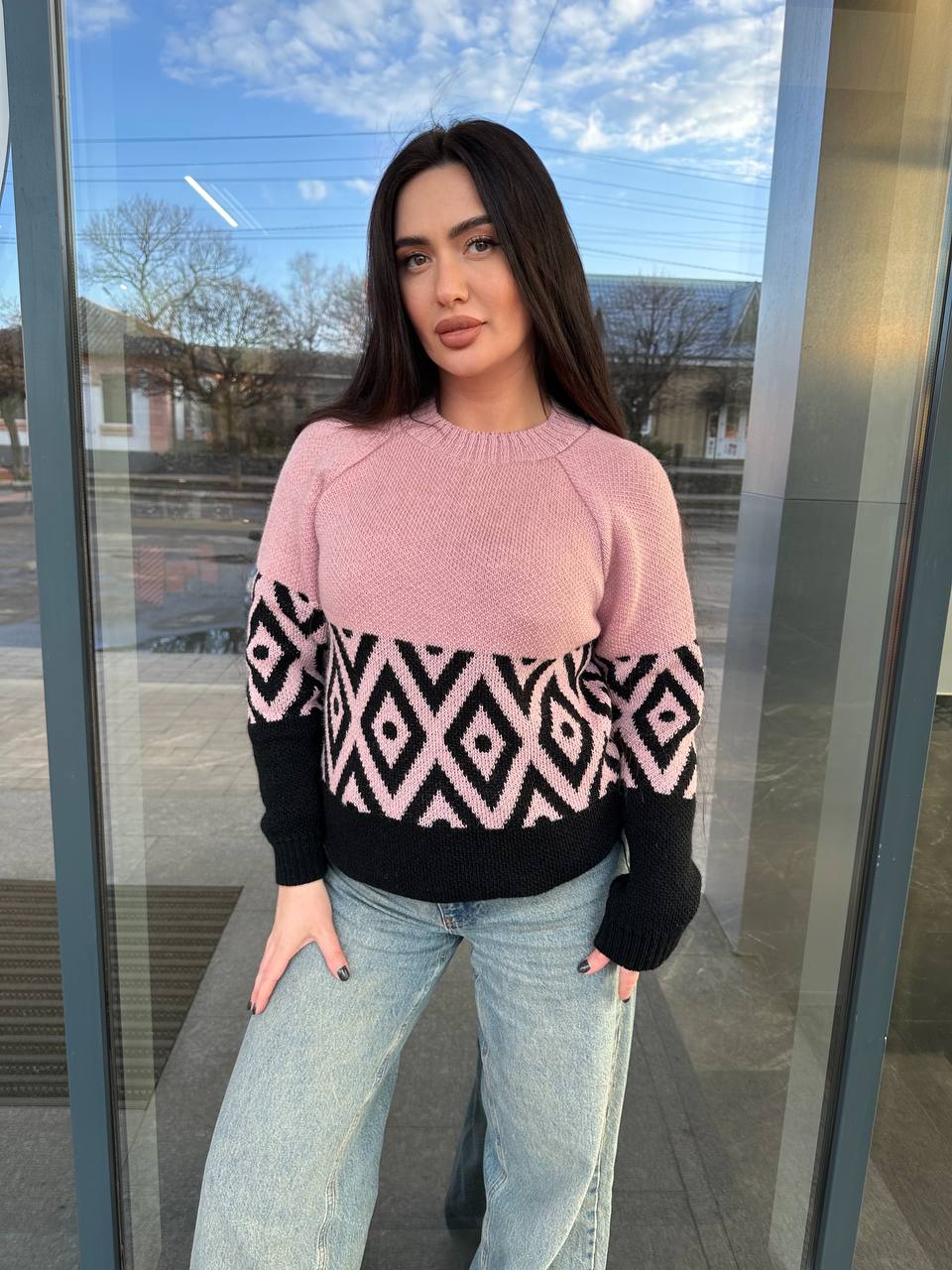 Жіночий светр із малюнком пудрового кольору 30459