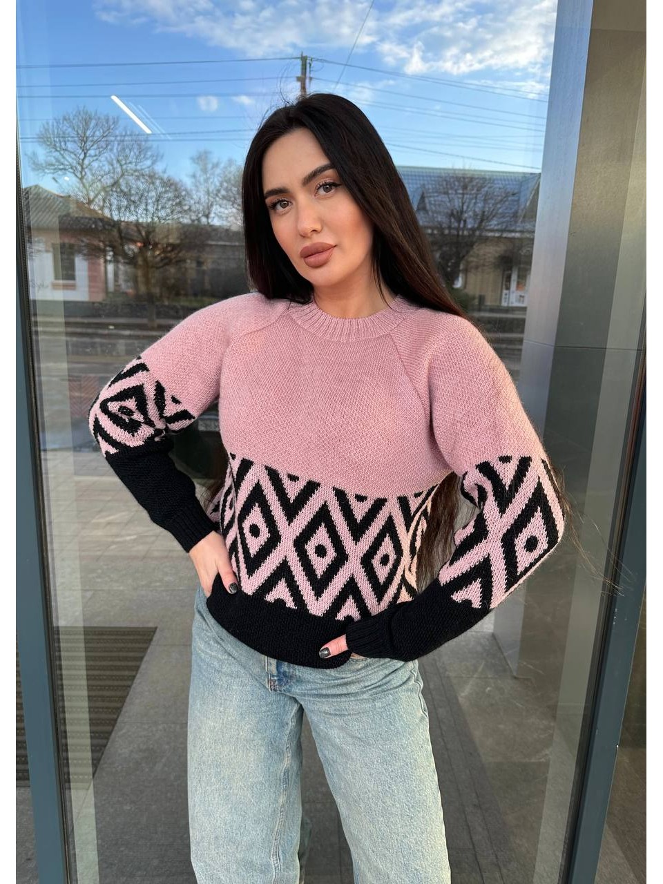 Жіночий светр із малюнком пудрового кольору 30459