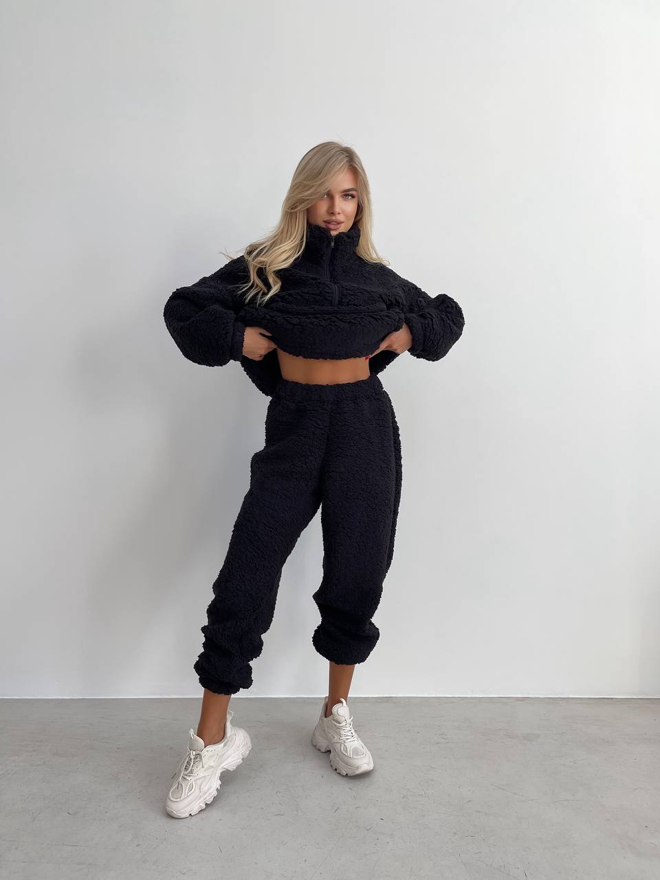 Жіночий теплий та стильний костюм Тедді чорного кольору 25552