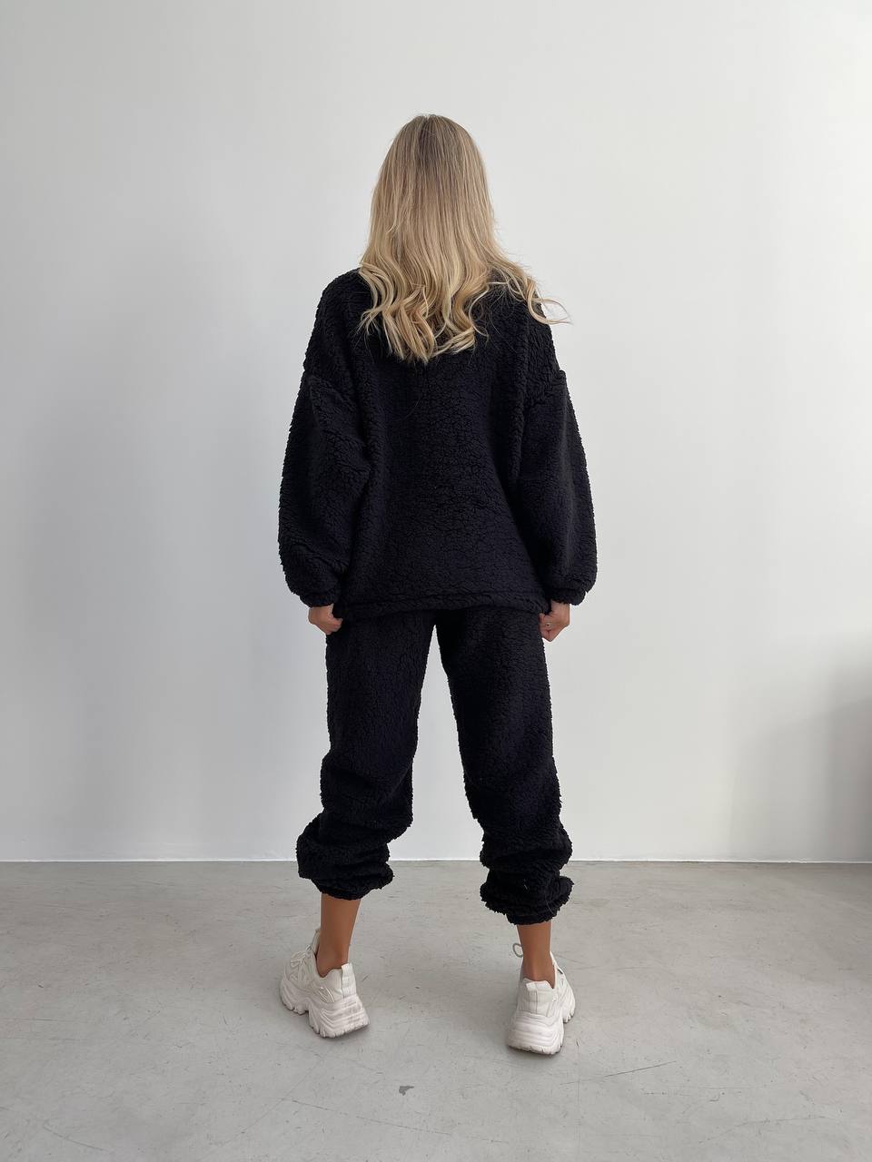 Жіночий теплий та стильний костюм Тедді чорного кольору 25552