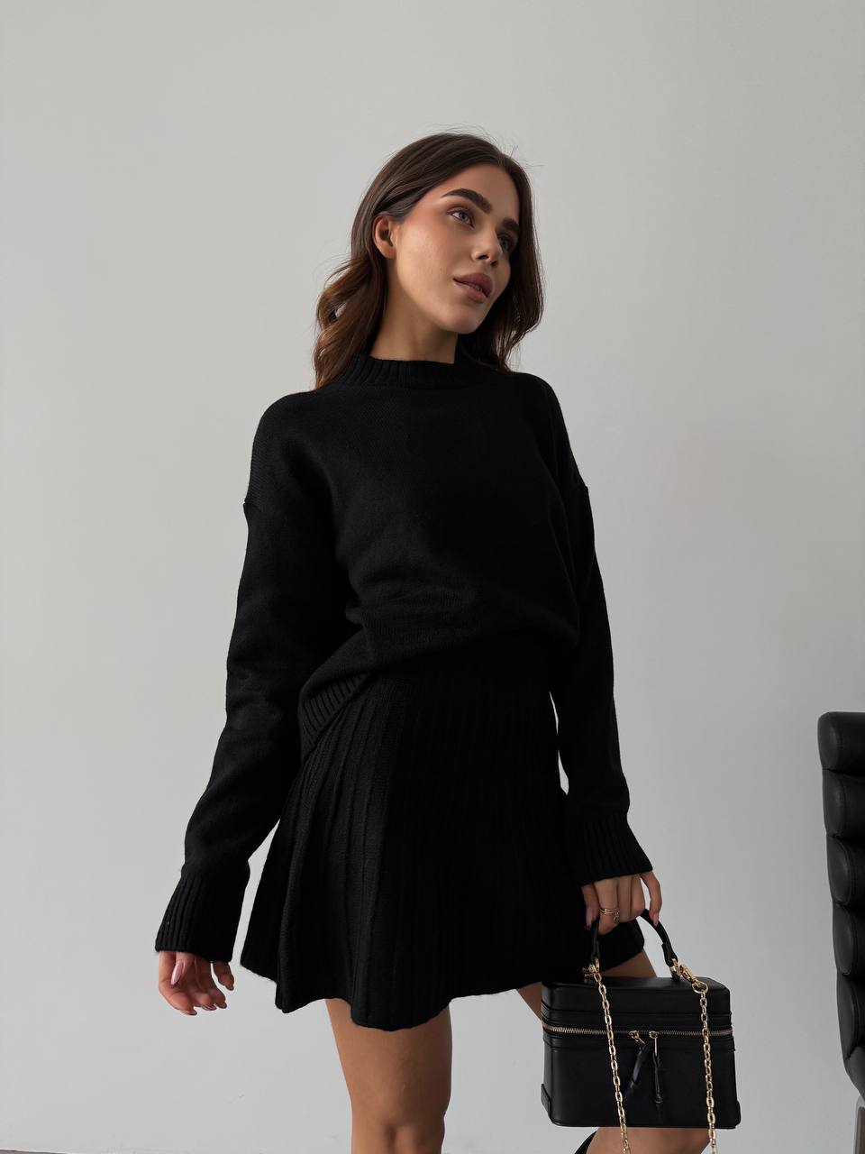 Женский теплый костюм 2-ка с юбкой черного цвета 30260