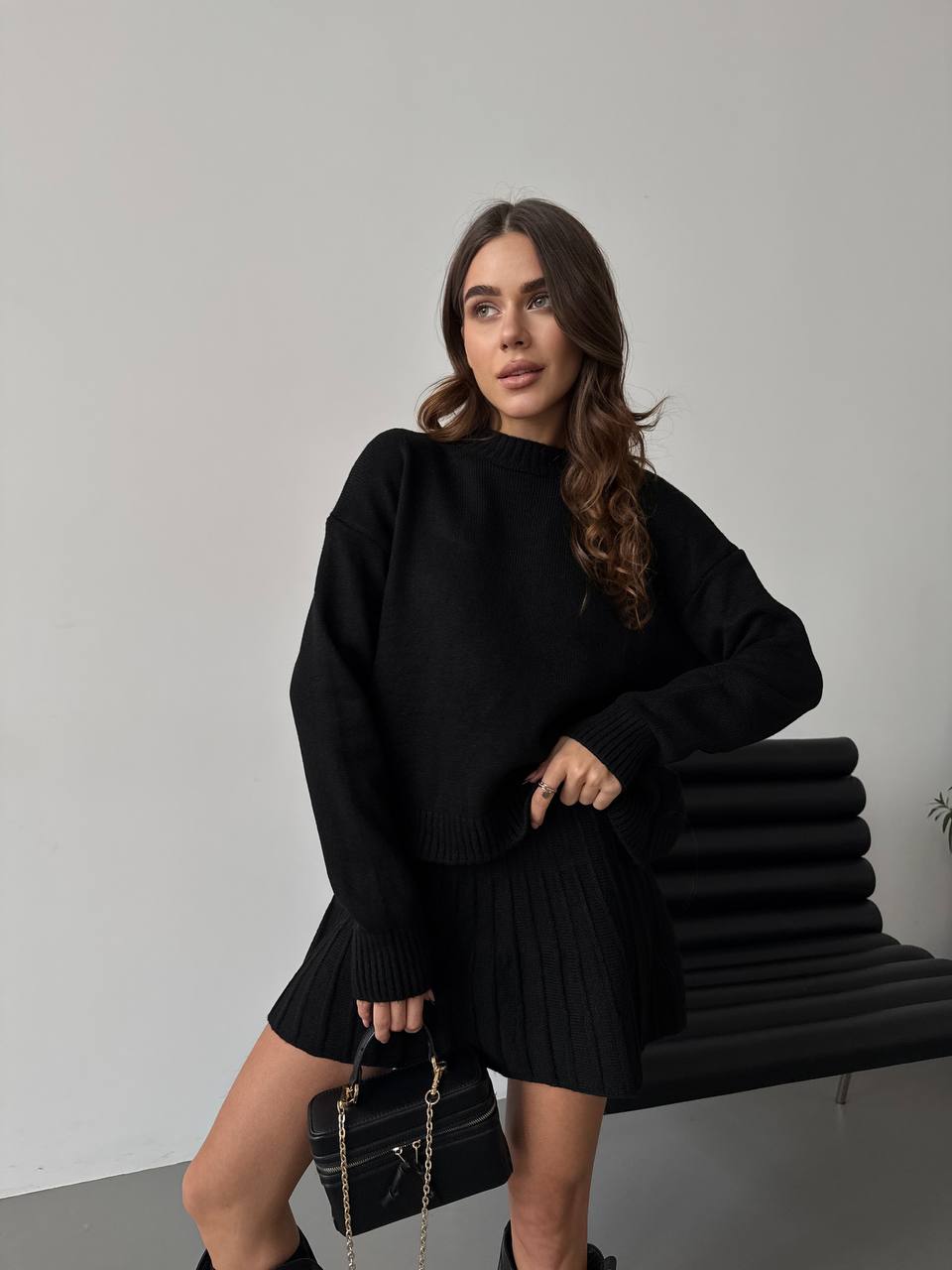 Женский теплый костюм 2-ка с юбкой черного цвета 30260