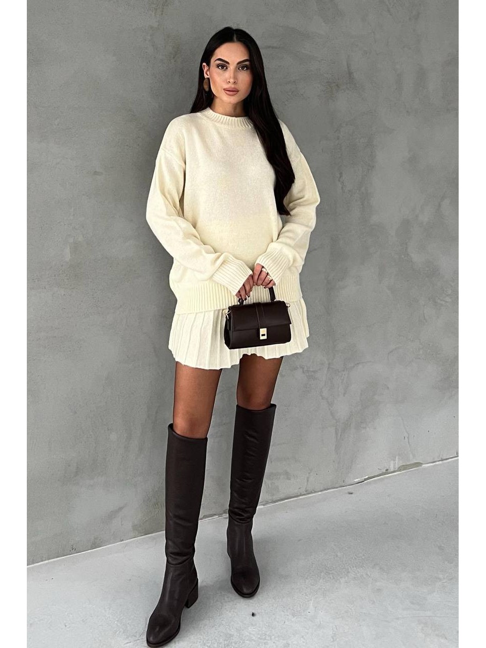 Женский теплый костюм 2-ка с юбкой молочного цвета 30500