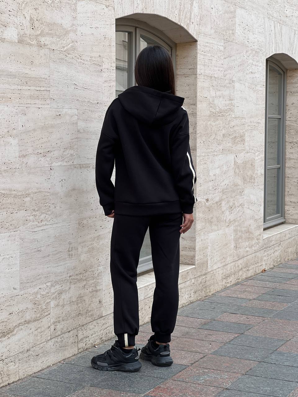 Женский теплый костюм со змейкой черного цвета 25637